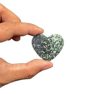 Vente en gros d'agates naturelles en forme de petit cœur, semi-polies avec surface granulée, pour la décoration intérieure, cristal décoratif - Product Image 2