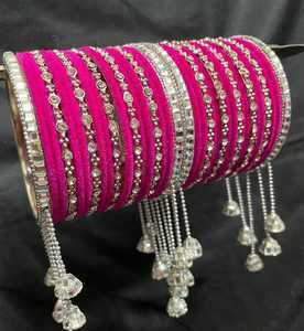 Conjunto de brazalete tradicional Kundan Jhumka, hilo de perlas múltiples, recuerdo de boda indio Haldi Punjabi Chuda, brazaletes nupciales a la moda - Product Image 2