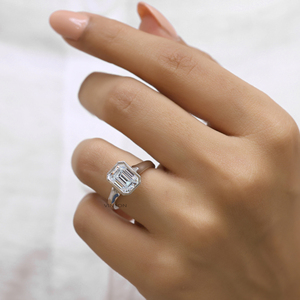 Anillo de compromiso Art Deco de diamante Moissanite de corte esmeralda de 2,5 quilates, anillo de diamante solitario de catedral de vástago dividido para mujer - Product Image 6