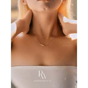 Collier pendentif plaqué or 18 carats, motif vague océanique, inaltérable, cadeau tendance pour maman ou pour elle - Product Image 2