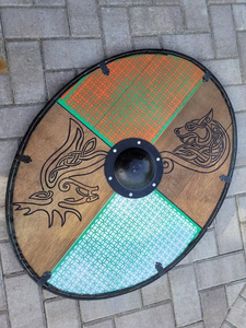 Escudo redondo de madera vikinga Armadura Cosplay Battle Ready Escudo de diseñador de madera de Calvin Handicraft - Product Image 2