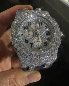 Qualité à l'exportation Élégante Iced-Out Diamond Watch pour l'image de marque, les cadeaux d'entreprise ou les collections au détail disponible à la quantité en vrac - Product Image 1