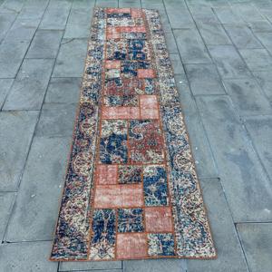 Alfombra de 2.7x10.3 pies, Alfombra Turca Vintage, Alfombra Azul y Roja Sólida - Product Image 1