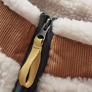 Vestes pour hommes en gros, poche poitrine, coupe classique, poches zippées, poids lourd, fermeture éclair, polyester recyclé, polaire sherpa - Product Image 4