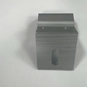 Collier de serrage central réglable en aluminium – Collier de serrage central pour panneaux solaires, systèmes de montage photovoltaïque, durable et résistant à la corrosion - Product Image 1