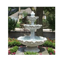 Élégante fontaine de jardin en marbre à plusieurs niveaux avec sculptures artisanales pour l'entrée de la cour Villa Patio Resort et la décoration extérieure