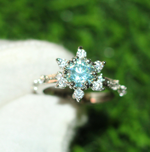 Bague en argent sterling 925 fabriquée à la main en moissanite bleue originale plaquée rhodium pour fiançailles ou cadeau de fête - Product Image 1