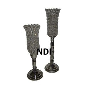 Juego de dos candelabros de estilo americano con acabado en polvo negro, decoración de boda y recepción con cristales de diamante. - Product Image 1