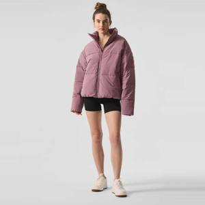 Chaqueta acolchada de primera calidad para mujer, abrigo de invierno acolchado con aislamiento y cuello alto para brindar calidez y comodidad durante el clima frío - Product Image 1