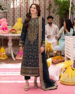 Salwar Kameez brodé pour les occasions de l'Aïd, de mariage et de plage - Les vêtements les plus magnifiques pour femmes dans le monde entier - Product Image 6