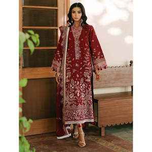 Conjunto Mahnur de 3 Piezas: Camisa de Chifón Bordada con Dupatta de Tela Khaddi y Pantalón-BIC-4700 - Product Image 1