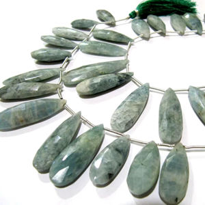 Cuentas Briolette facetadas con forma de pera larga de Aguamarina Natural, cuentas graduadas de 40mm para hacer joyas, hebra de 8 pulgadas de largo - Product Image 1