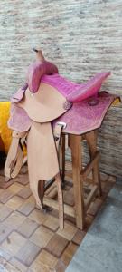 Selle de cheval de course et d'équitation anglaise en cuir de qualité supérieure, faite à la main, design, durable, confortable, avec arceau en bois et fibre de verre, vente en gros - Product Image 2