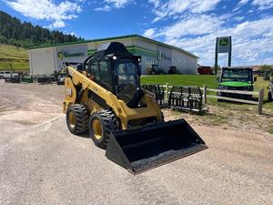 Chargeuse compacte sur pneus Cat 272D3 2022, diesel, avec godet frontal pour la construction et la manutention de matériaux - Product Image 3
