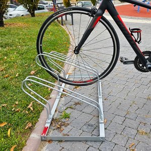 Support vertical pour vélos d'extérieur - 105x40cm en acier galvanisé - Product Image 1