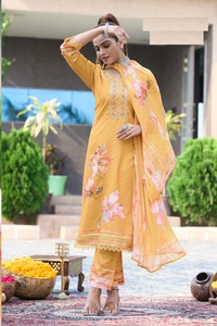 Algodón puro con bordado y trabajo hecho a mano Kurtis conjunto para la venta en línea de las mujeres - Product Image 3