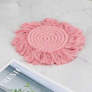 Dessous de verre en coton macramé faits à la main de couleur personnalisée Tapis de boisson bohème tressé en pur coton pour la décoration intérieure (vente en gros) - Product Image 1