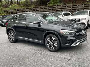 GLA 250 4MATIC SUV d'occasion 2024, conduite à gauche, intérieur foncé, sièges en cuir, pneus R19, automatique - Product Image 2