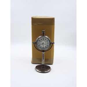 Horloge de table finie en argent antique faite à la main horloge de bureau décorative aspect royal pour le bureau de salon utilisé au meilleur prix - Product Image 2