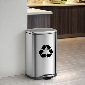 Autocollant de traceur de recyclage PVC noir espaces commerciaux signe carré protégé contre les UV 5x5 avis environnemental durable - Product Image 4