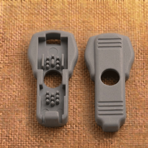 Clip de Bloqueo de Cuerda Ajustable Personalizado de Fábrica, Resistente al Agua, de Nylon y Plástico, para Cordones de Mochilas, Chaquetas y Prendas - Product Image 5