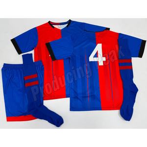 Ensemble de vêtements de sport de football, jersey et short en polyester respirant à séchage rapide, uniforme d'entraînement de football, kit d'équipe imprimé sur mesure, OEM ODM - Product Image 4
