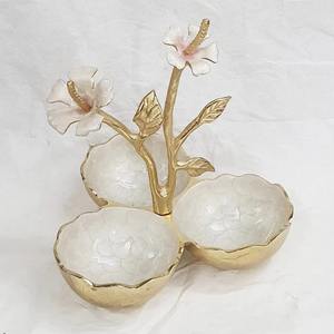 Cuenco redondo de metal más exigente para servir con base de diseño dorado para decoración de eventos y fiestas - Product Image 4