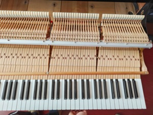 Piano de cola Yamaha C7B negro de alta calidad, piano digital electrónico estilo piano de cola, piano de concierto, baby grand - Product Image 4