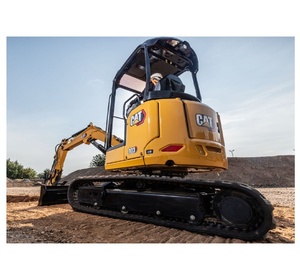 Excavatrice CAT 303 CR robuste offrant une force de préhension élevée, des joysticks ergonomiques et un châssis étanche. - Product Image 1