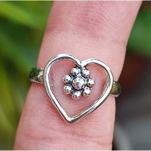 Bague en argent sterling 925 simple et minimaliste en forme de cœur pour filles, bague d'amour faite à la main, cadeau pour elle - Product Image 2