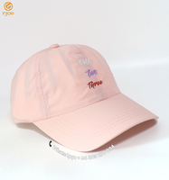 Casquette de golf avec trous découpés au laser, logo brodé 3D, respirante, en tissu éponge, protection solaire, réglable, pour hommes et femmes, fabriquée au Vietnam
