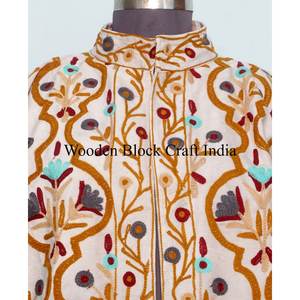 Chaqueta Acolchada Bordada Suzani Hecha a Mano, Prenda Exterior Étnica Vintage de Terciopelo, Ropa de Invierno para Mujer, Estilo Boho, Venta al por Mayor - Product Image 2