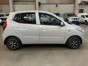 Hyundai i10 1.25 2011 USADO con volante a la izquierda/derecha - Product Image 2