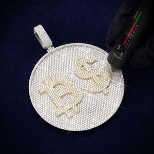 จี้วงกลมโมอิสซาไนต์ทอง 14K แบบปรับแต่งได้ ดีไซน์โดดเด่น พร้อมความเงางามและความประกายสูง สำหรับเครื่องประดับส่วนตัว - Product Image 4