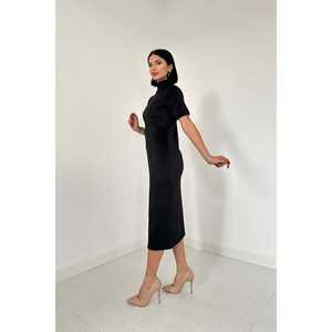 Robe fourreau noire à col roulé, silhouette confortable, vente en gros - Product Image 3