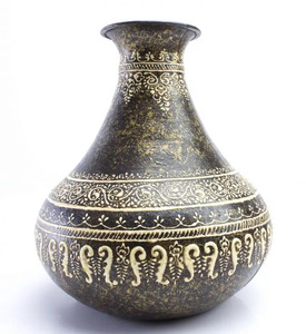 Wholesale Decorative and Gifting Item Table Top Flower <b>Vase</b> for Home Decoration in Luxury Design - Product Image 1