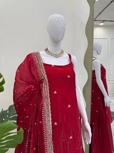 ชุดชาราราสีแดงแบบไม่มีแขน ดีไซน์หรูหรา พร้อมผ้าคลุมไหล่ประดับตกแต่ง |   ชุดเดรสสำหรับงานรื่นเริงและงานแต่งงาน - Product Image 6