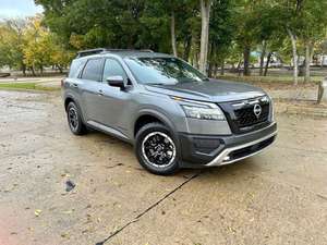 Nissan Pathfinder Rock Creek d'occasion certifié, légèrement utilisé - Product Image 2