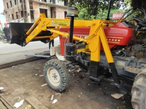 Cargador Frontal para Tractor Vishwakarma Agro, 45 HP, Hidráulico, 1200 kg, Garantía de 6 Meses - Product Image 4