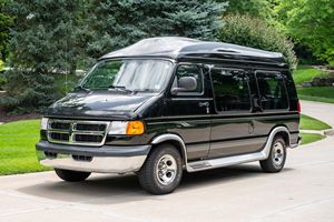 Voiture d'occasion fiable, Dodge Ram Van B1500 Regency Conversion Van de 2002 - Product Image 2