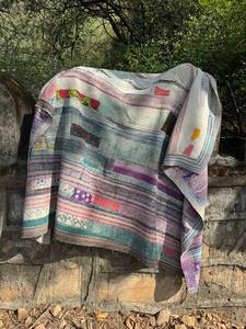 Couvre-lit réversible en coton Kantha vintage doux, fait main en Inde - Product Image 3