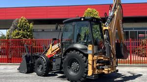 Tractopelle Case 580ST avec fonction de chargeur frontal Tracteur de phase IV avec service et réparation de composants de moteur central - Product Image 3