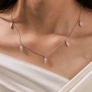 Collier Pendentif de Luxe pour Femme avec 3 Diamants de Laboratoire Marquise de 3 Carats, Bijoux de Mariage pour Mariages et Célébrations - Product Image 5