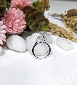 ชุดง่ามเพชรสีทองขาว14K สีทองขาว2.30 CT สำหรับใช้ในห้องปฏิบัติการ VVS1-VVS2การหมั้นหมาย - Product Image 2