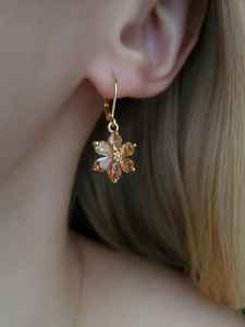 Pendientes de Aro Huggie con Circonita Color Champán, Plata de Ley 925 Chapada en Oro, Estilo Vintage, Regalo para Ella, Pendientes Verde Peridoto - Product Image 2