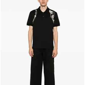 Polos para hombre hechos con tela de alta calidad que garantiza suavidad, transpirabilidad y comodidad duradera. - Product Image 4