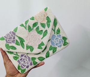 Monedero de embrague hecho a mano para mujeres y niñas, cuentas de semillas bordadas, monedero de embrague de India, bolso de mano hecho a mano para mujeres - Product Image 2