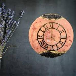 นาฬิกาติดผนังทำจากเรซินสุดหรูที่มีความเงางามสูงและทำจากโลหะสำหรับพื้นที่ระดับไฮเอนด์ - Product Image 4