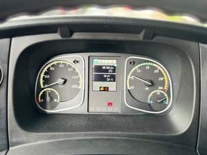 Camión Volquete Mercedes-Benz Atego 3 4x2 Euro 6 Automático Usado del 2020, Volante a la Izquierda, Diésel, Asientos de Cuero - Product Image 3