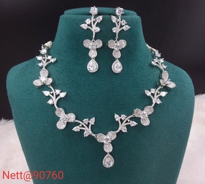 Superbe ensemble de boucles d'oreilles et de colliers en diamants américains Bijoux AD de qualité supérieure pour les mariages et les fêtes Sparkle in Style - Product Image 2